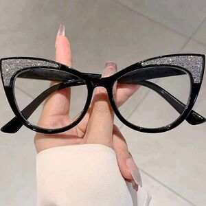 Elegant Black Cat-Eye And Yellow Green Cat Eye Sunglasses